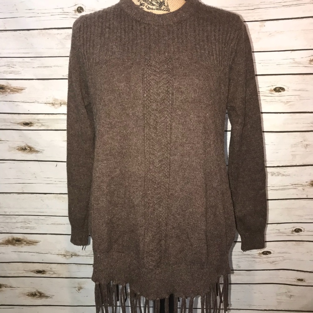 Woman’s Jon & Anna XL Sweater with fringes
